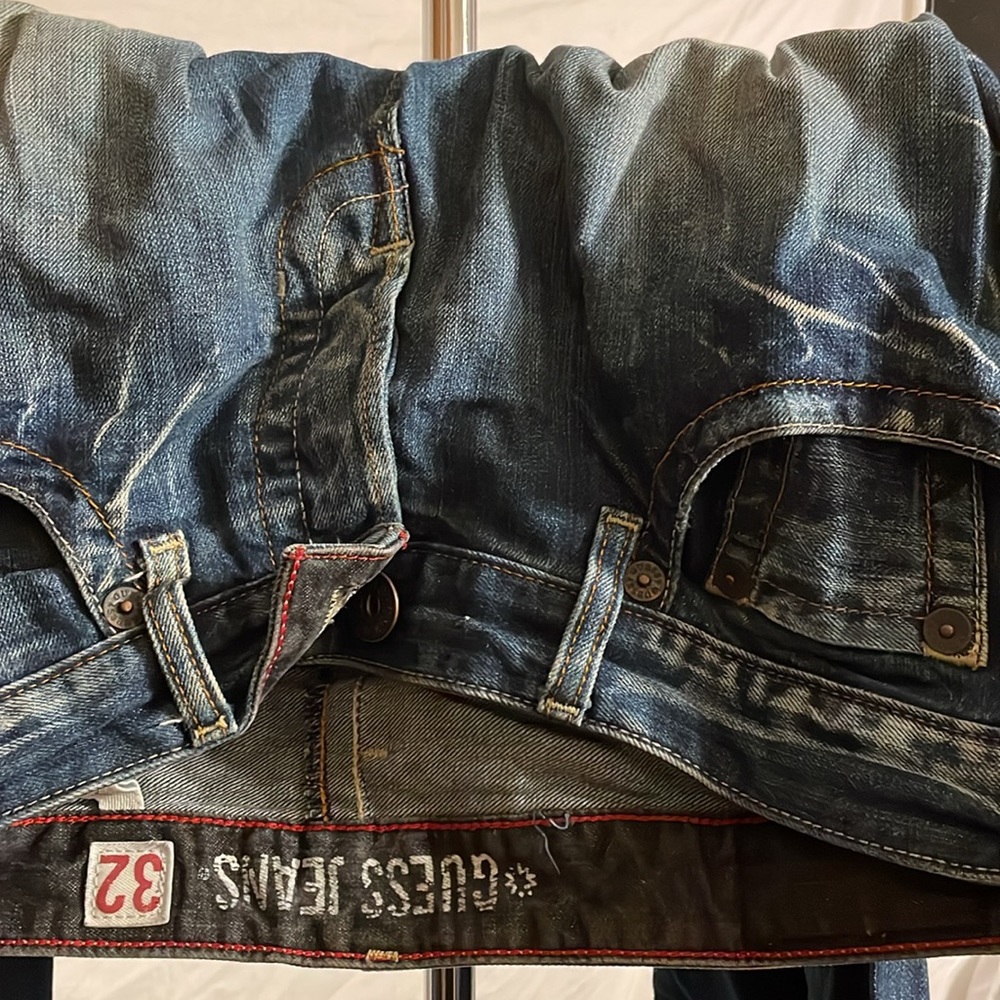 Guess - Picture 2 of 6